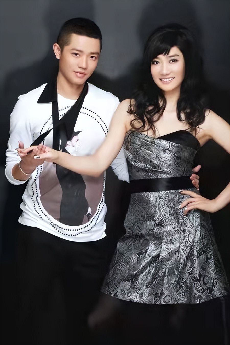 曾毅|如果玲花加任意男人就等于凤凰传奇，那曾毅凭什么55分账20多年