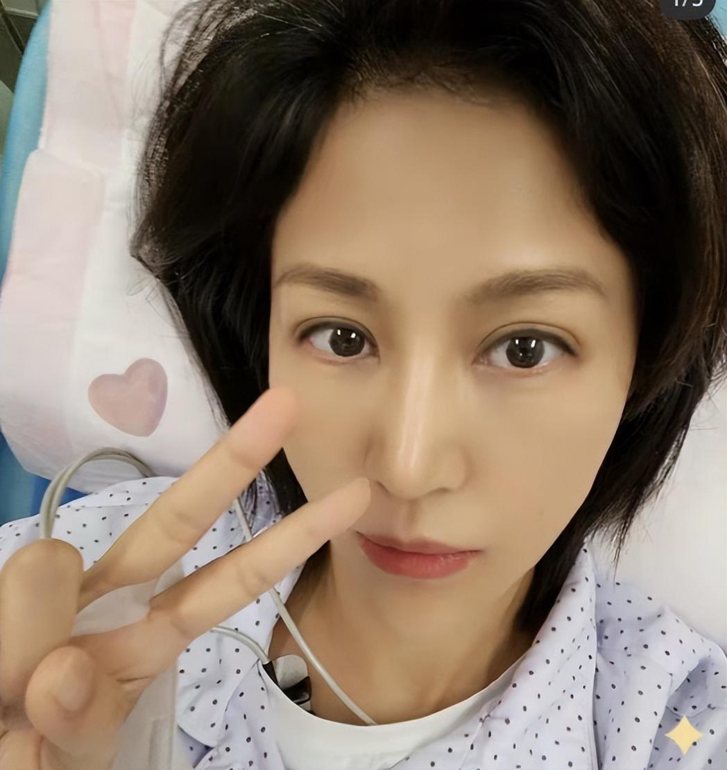 陆毅|陆毅老婆：紧急入院检查！躺病床脸白憔悴没精神。手插针输液太惹眼