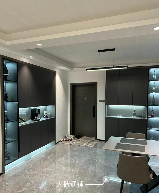 年轻夫妇,拒绝“过度装修”,把128小家装得堪称收纳教科书