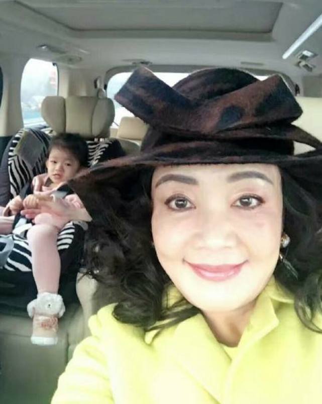 大S|大S不管孩子画面曝光，小玥儿深夜在路边大哭，是保姆将孩子背回家