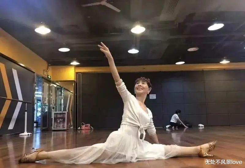 李玟|45岁李玟近照曝光，身材完胜少女：自律，是一个人最顶级的魅力