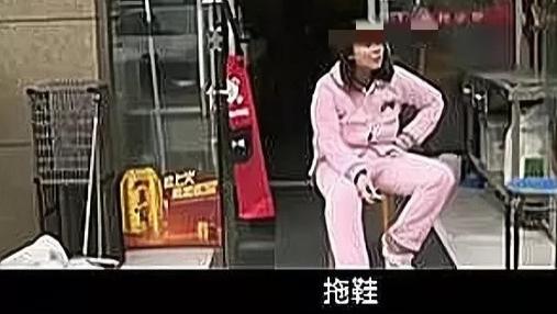 浙江杭州，一女子吃面要求店家免费多放些笋干，遭拒坐门口拦客