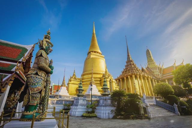 泰国|泰媒：时隔三年中国旅游团回归！泰国曼谷大皇宫热闹重现！