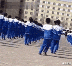 邓紫棋|邓紫棋打扮精致开直播，却被网友质疑整容，立刻揉捏鼻子证清白