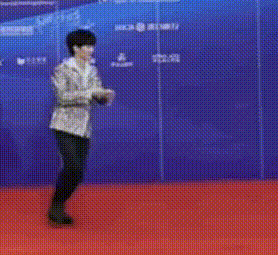 周深|百花奖现场事故多:周深2次跑错方向“少管我”,李玟跑调上热搜