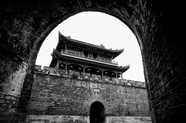 1974年杨得志看老战友,发现他重病没钱治,县委:以为是特务