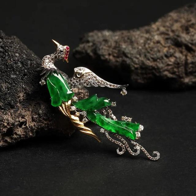 翡翠|鹰击天风壮,鹏飞海浪春,带你了解翡翠鹰的寓意!