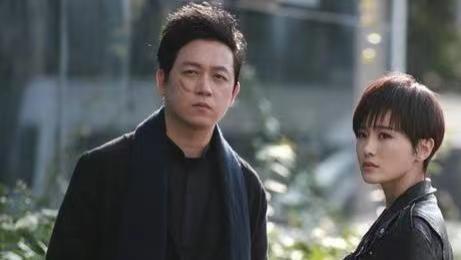 潘粤明|潘粤明被指好事将近，与女友深夜聚餐形影不离，女方长相美气质佳！