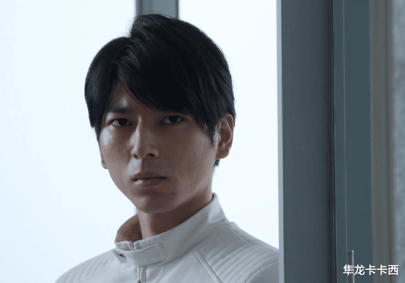 武魂|假面骑士revice：门田被禁止变身骑士 身体机能老化程度达到80岁