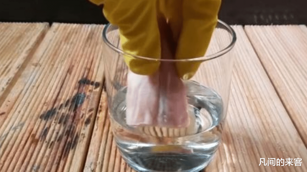 你知道浓硫酸滴到手上应该怎么办呢