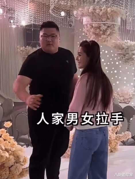 |网红猴哥婚礼延期，与妻子携手道歉，网友：又是剧本