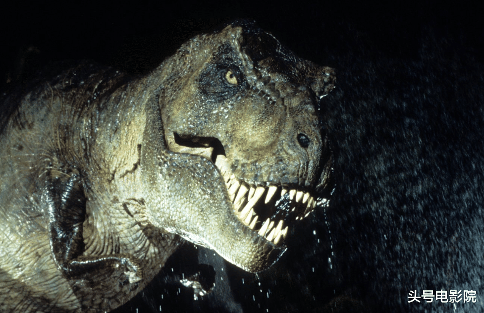 侏罗纪世界统治|《侏罗纪世界3》口碑崩了！恐龙大片只剩情怀，有人看一半打差评