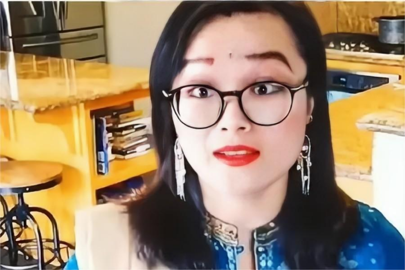 辛格|学霸郑墨沫:跪喝富豪洗脚水抹黑祖国,三次回国申请被拒,现怎样