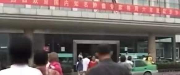 河南1岁半女童疑似怀孕,检查后在腹中发现胎儿,手术现场惊呆医生