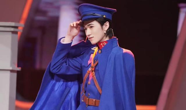 王牌对王牌|《王牌对王牌》民国风，关晓彤优雅，黄景瑜帅气，两大嘉宾成看点