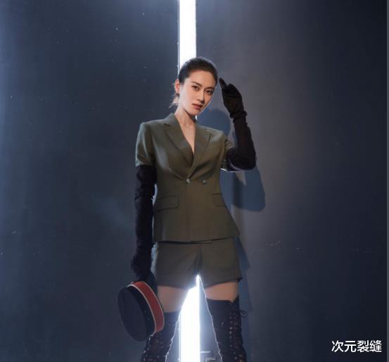 庆余年|《庆余年》“柳姨娘”褪下古装后显身材，网友：这是理想“后妈”