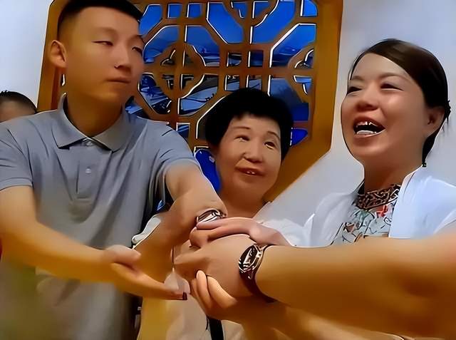 |熊磊晒与儿子同框视频,称人与人互为镜子,田静分享简单日常