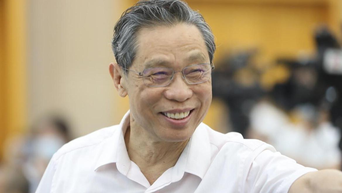 中老年人要“养骨”，除了喝牛奶，多吃3样，腿脚有劲，身体强健