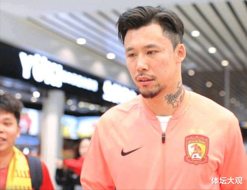 国足|国足队长现今无人要？名记曝恐就此退役，网络舆论和新政害了他？