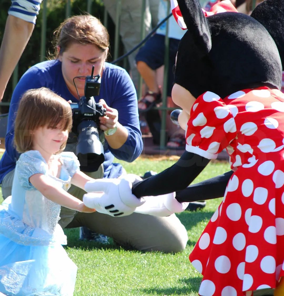 汤姆·克鲁斯|阿汤哥女儿16岁了！曾经萌化网友的她，如今被曝与父亲10年未见？