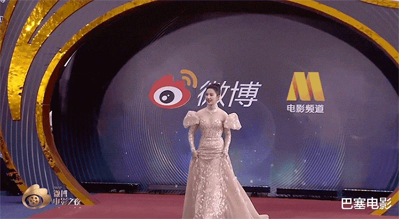 发型 2022年，红毯上的“妖魔鬼怪”，胖头鱼、犀利姐，紫色妖姬是巅峰