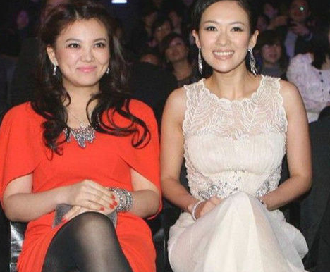 李湘|李湘章子怡罕见同框：一个气质优雅，一个如“情场老手”