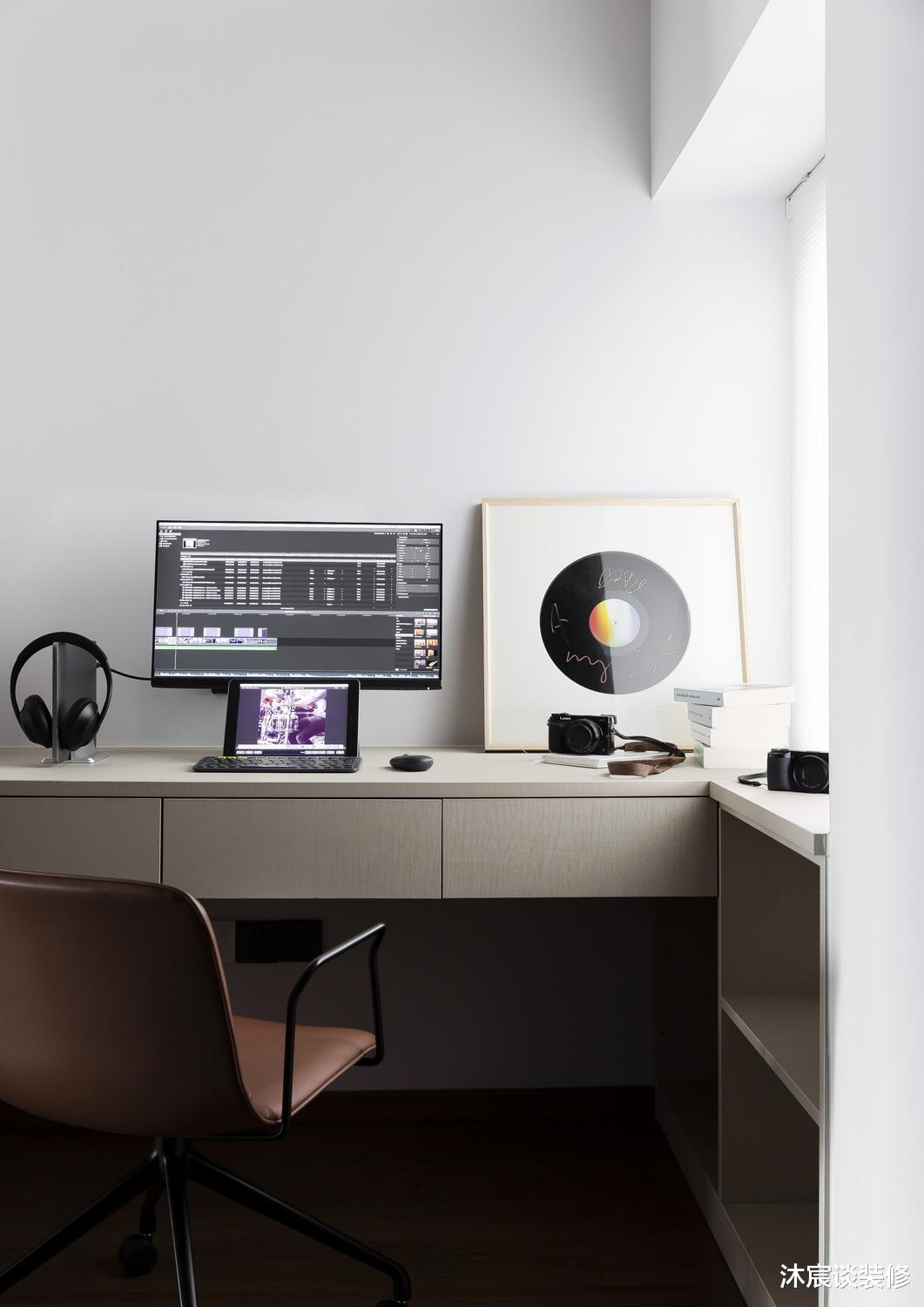 她家虽不大，但赢在简洁敞亮，温馨实用的空间住着很舒适，晒一晒