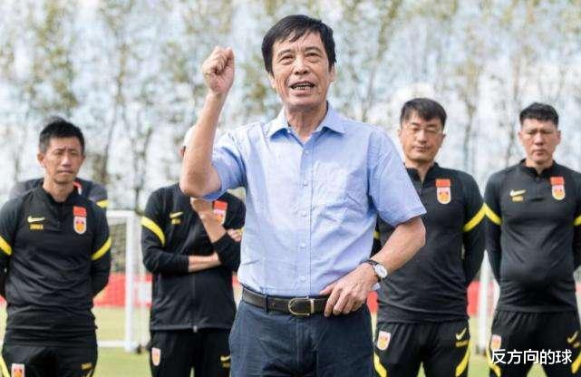 国足|国足颤抖中？公安部出手，国际比赛打假球终身禁赛，有一点剑指陈戌源