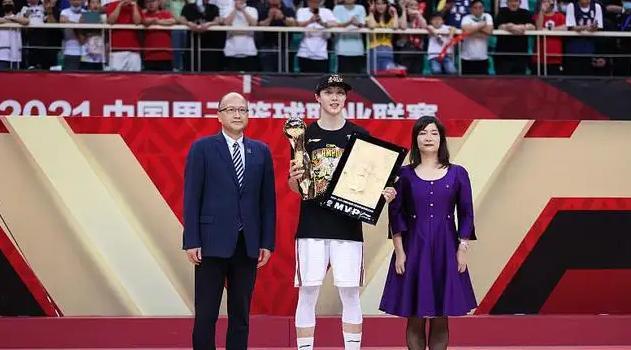 登贝莱|广东FMVP正式回归，季后赛时间确定，杨鸣坐等郭士强
