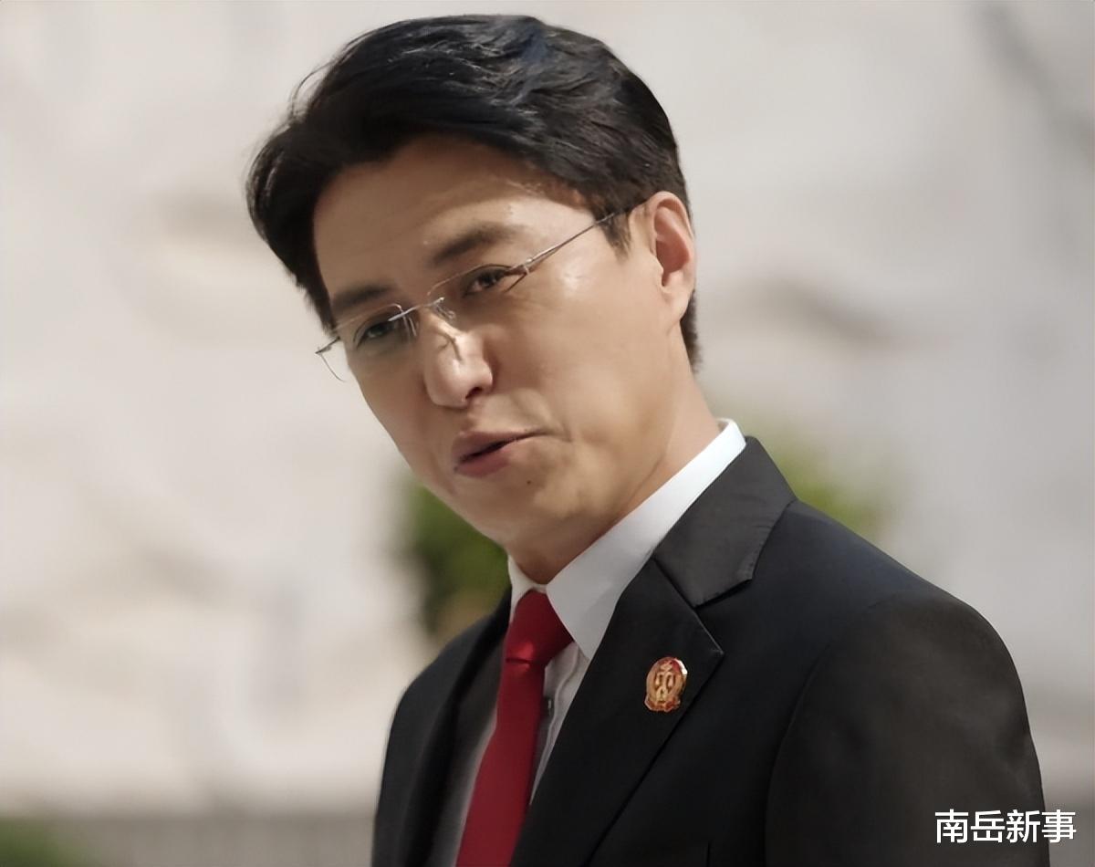 靳东|《底线》靳东表演有突破,不但更接地气了,而且跟谁都有CP感