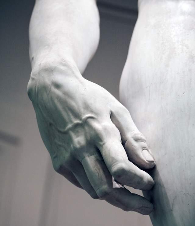 米开朗基罗|米开朗创作出大卫雕像时才29岁,而大卫早已经40几岁,比他还要老