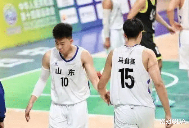 山东男篮|CBA三消息：山东喜签两位小将，李玮颢赴集训队，广厦赢球靠防守