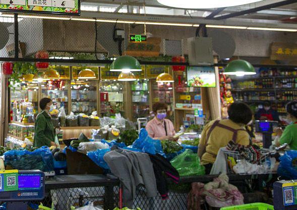 上海一男子称商场遭遇话梅骗术?2粒话梅标价51元,一斤1600元