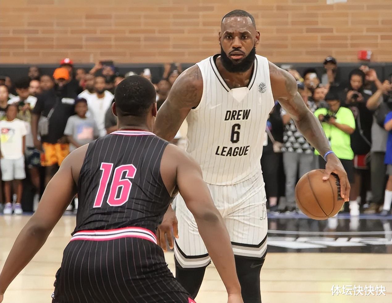 勒布朗·詹姆斯|杀疯了!詹姆斯德罗赞合砍72分,猛龙后卫半职业联赛狂砍73分