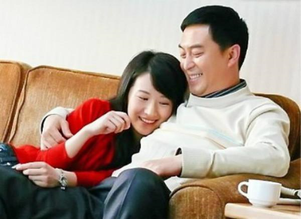 金力灿|超新战上海路透,52岁张嘉益做核酸,为演戏身形发福肚子鼓起