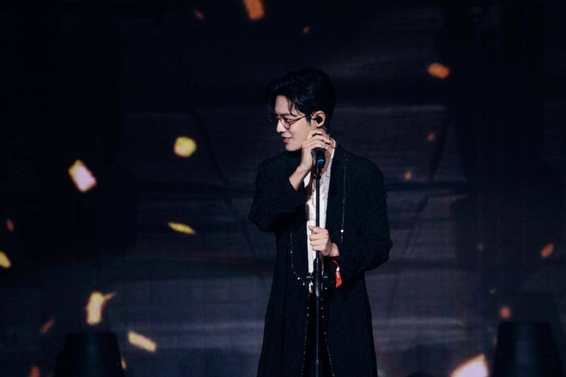 肖战|遭受公众指责,从当红顶流变成全网黑,肖战到底做错了什么?