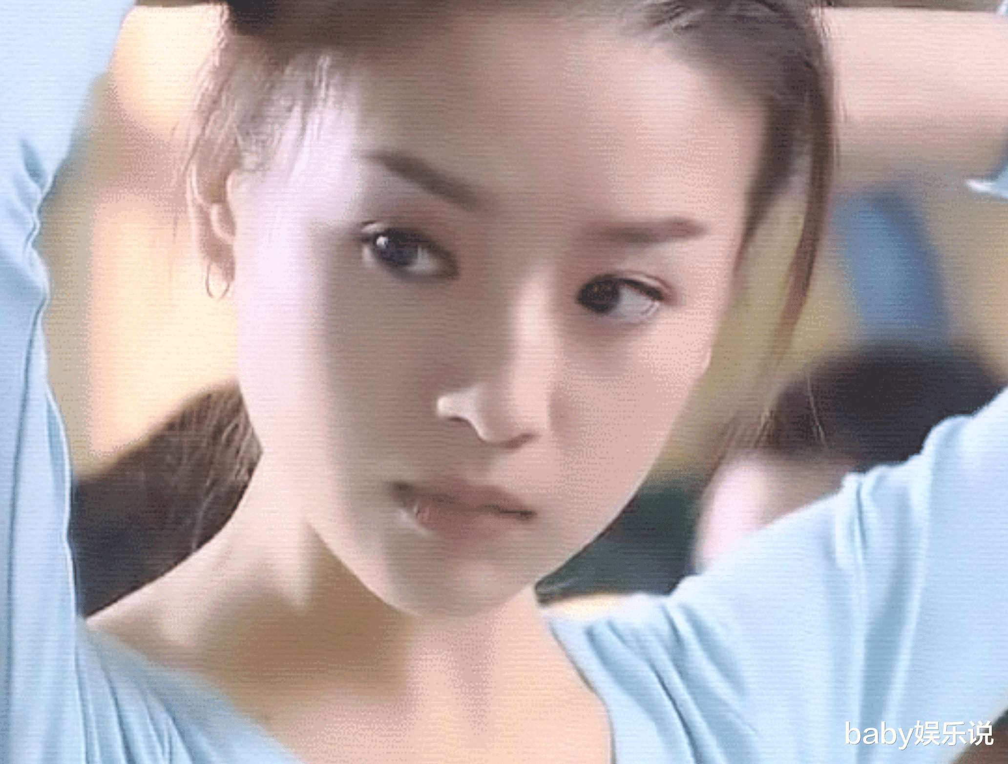 董洁|董洁：跟潘粤明离婚10年了，依旧背负骂名，如今生活状况如何？