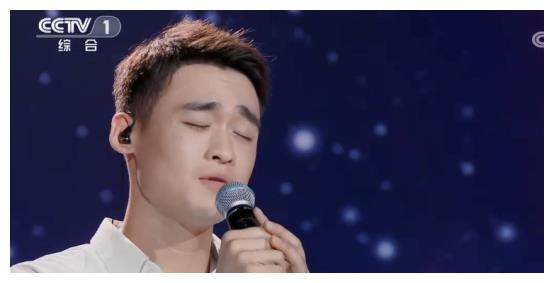 刚刚播出的2022年11月12日《星光大道》决出冬赛季冠军