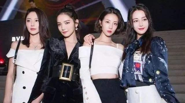 杨幂|杨幂旗下艺人曾演过周芷若她走红毯的礼服不如热巴直播衣服隆重