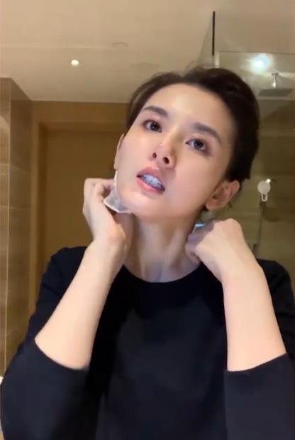 杨幂|被称为小张柏芝，还是最美童星，宋祖儿却说：我出门都没人认识我