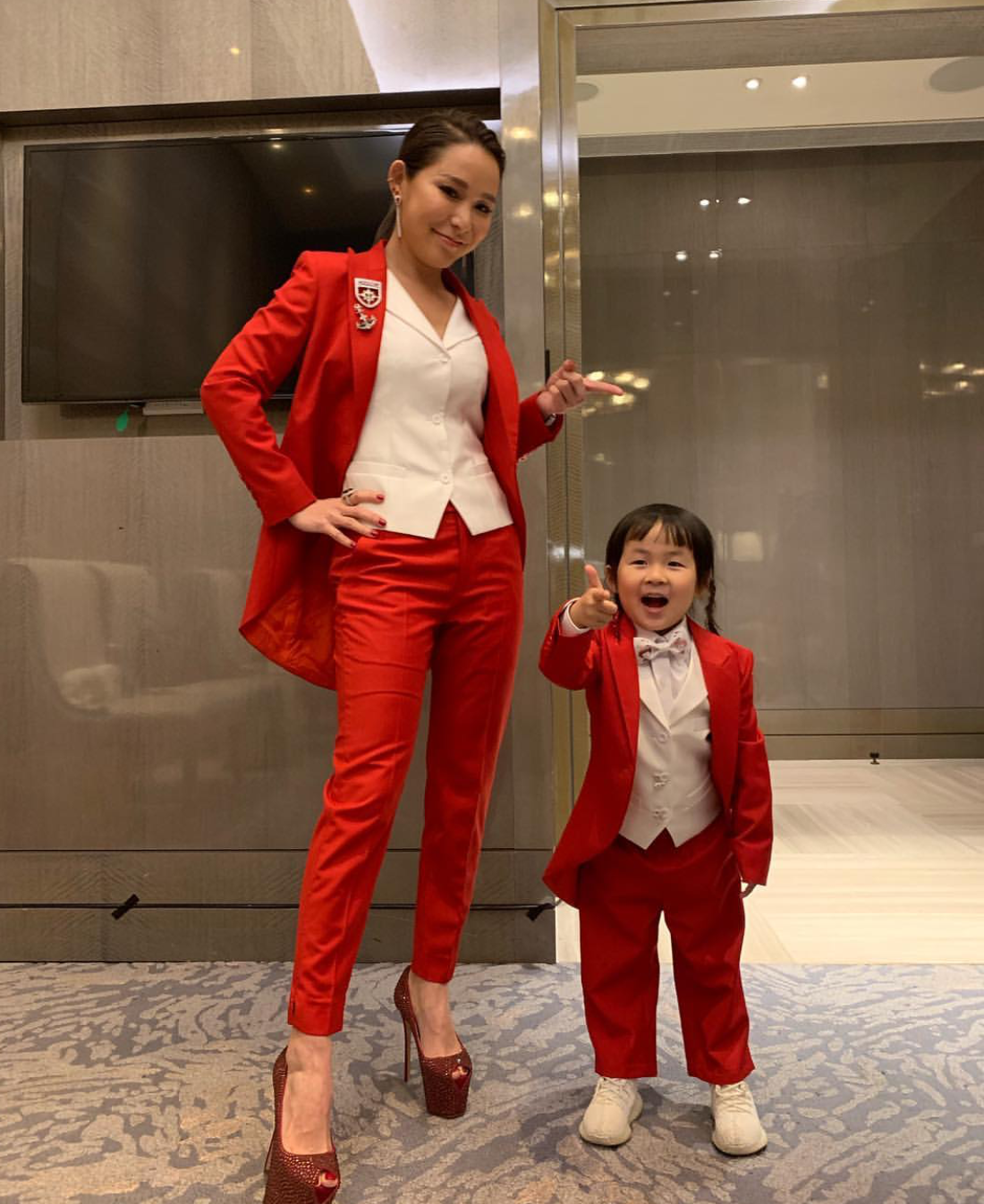 |洗米嫂在丈夫出事后首度露面，精心打扮出席派对，笑得开怀引争议