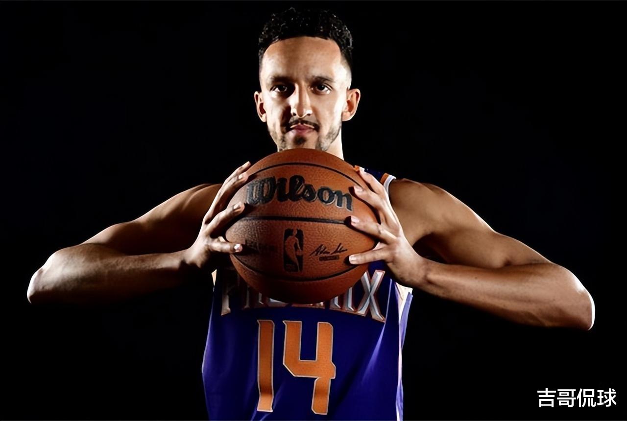 太阳队|NBA“幸运儿”！25岁拿4300万合同，白富美女友甜蜜相伴