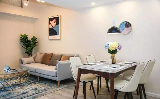 打拼了6年才买60平复式楼,进门就被楼梯迷住,全屋挑不出毛病!