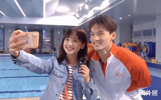 |徐嘉余前女友登上热搜！网友还有猛料：亲眼见到他的第三位女友