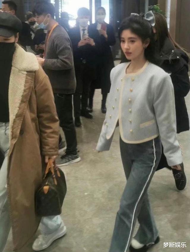 生图|鞠婧祎生图曝光！瘦小又普通，为什么很多人说她是美女？