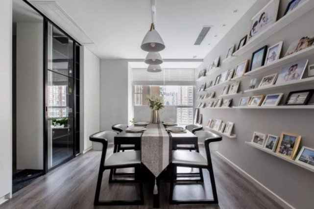 65平现代风二居室,厨房和餐厅隔断成工艺品展示柜美观又实用