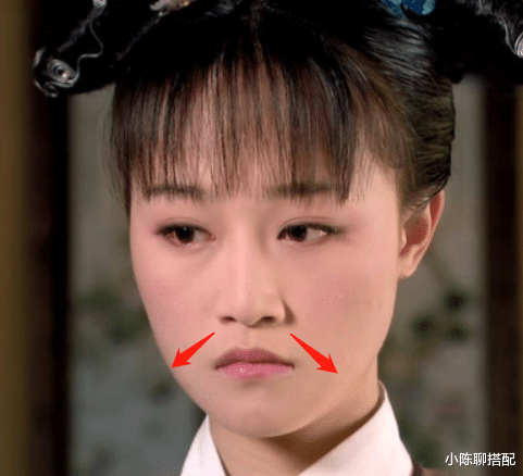 月亮 比香肠嘴更拉垮的是“月亮唇”，苦相刻薄心机感，快看你身边有吗