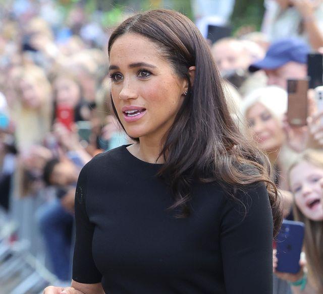 播客|梅根被骂肤浅、缺乏同情心！因女王去世后发布播客，对女王没敬意