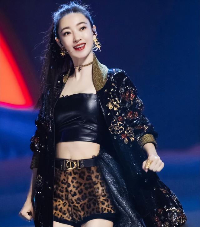 王丽坤|花心的王丽坤：甩8年旧爱夜会于和伟又搭小奶狗，今嫁豪门陷风波！