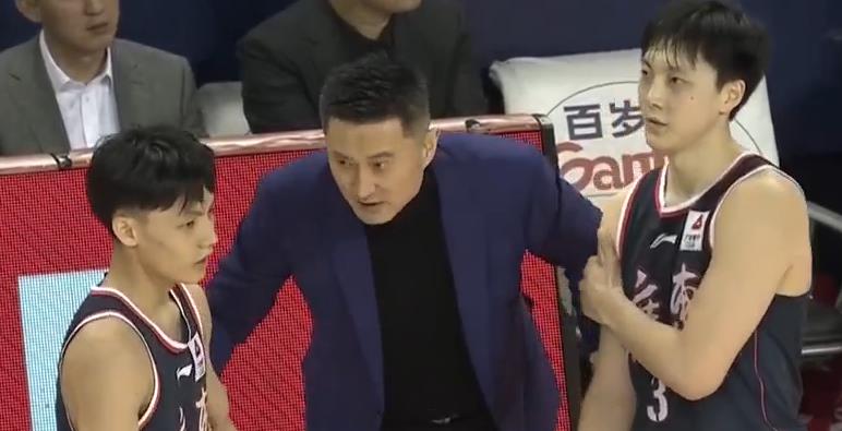 广东男篮|攻防全面内外开花，广东男篮完胜天津，杜锋指导喜笑颜开